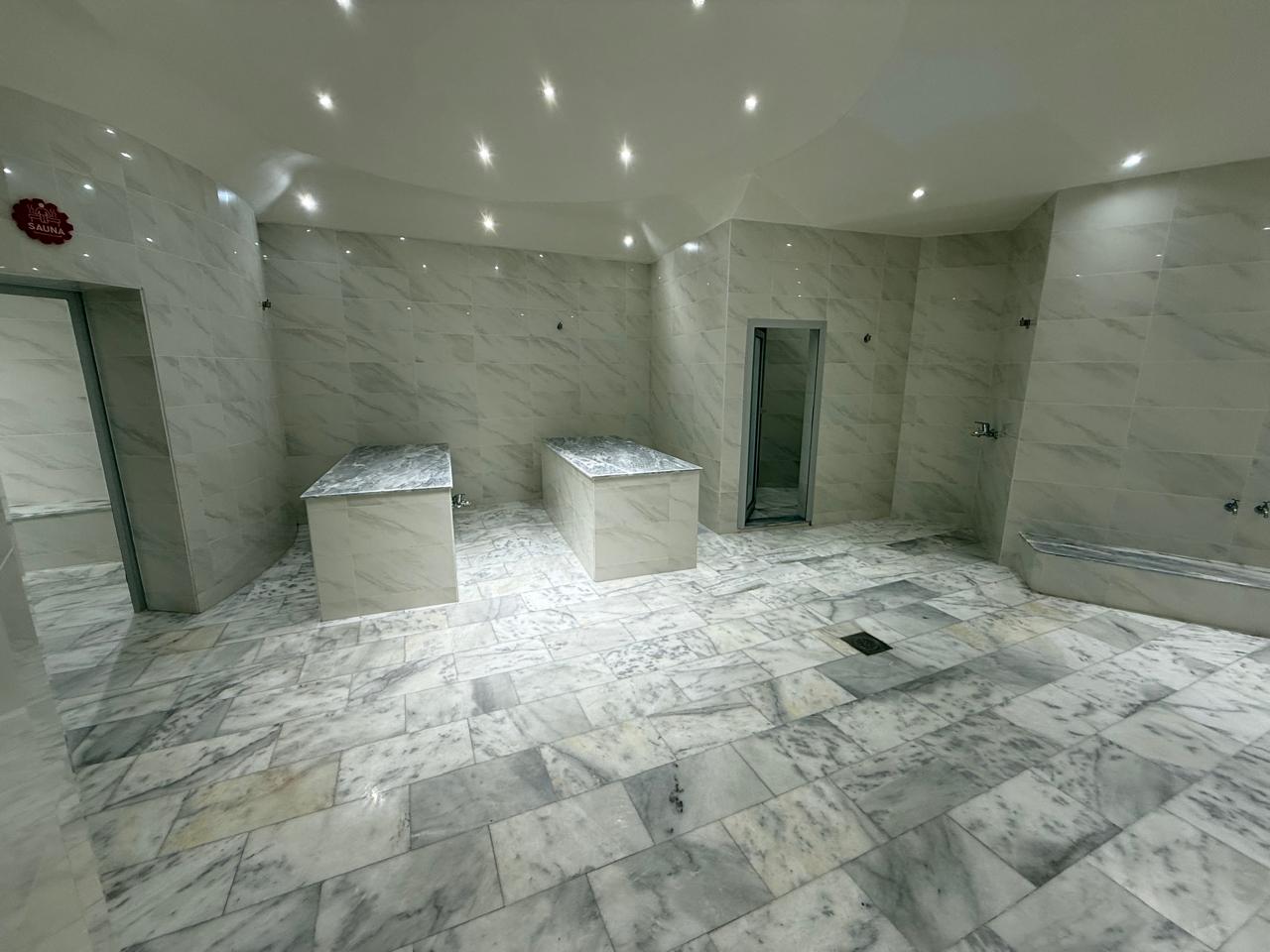 Hammam beldi en marbre, salle de sport Ezzitouna