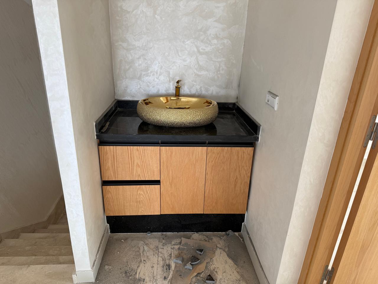 WC vasque dorée